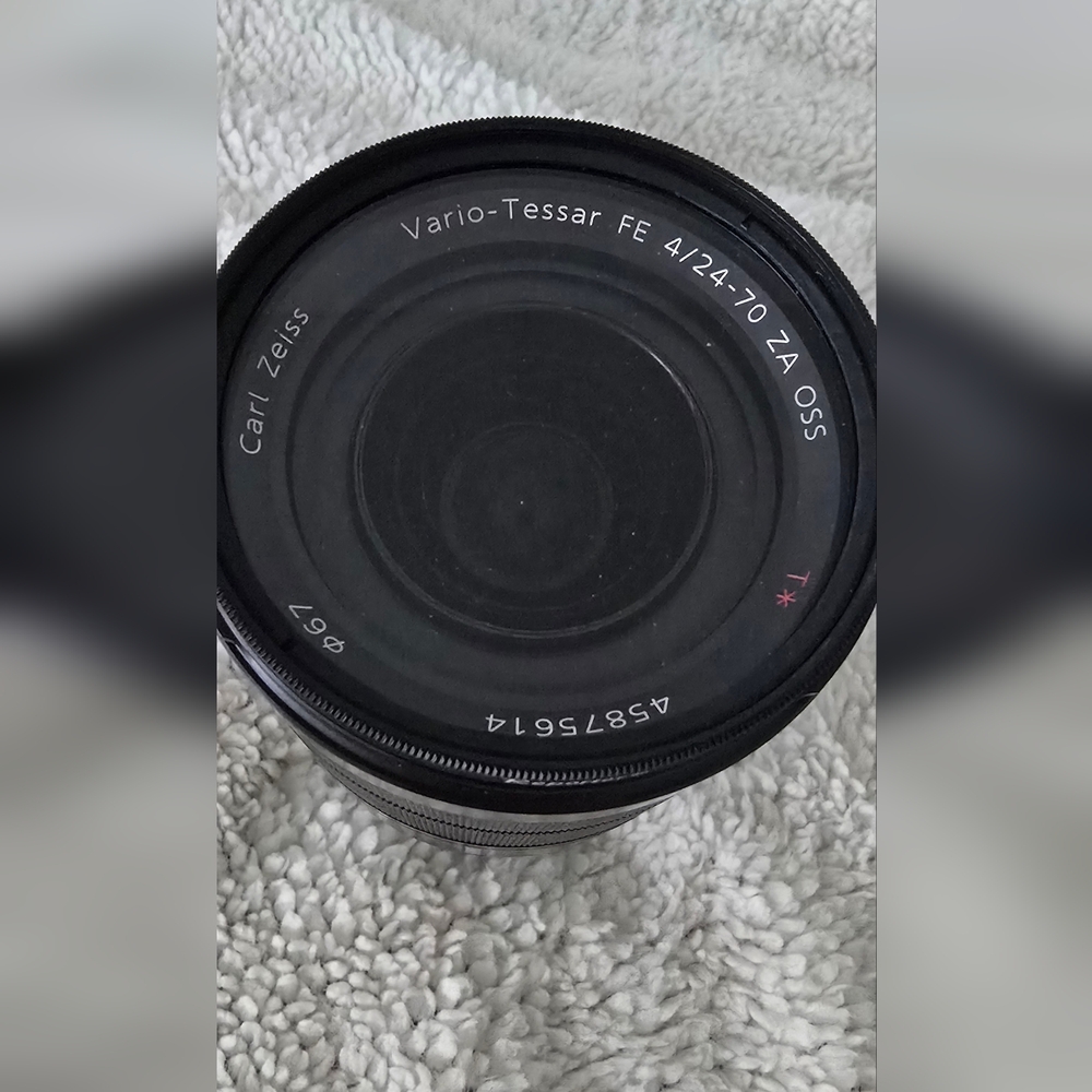 Sony Zeiss Vario-Tessar T* FE 24-70mm f/4 Lens
